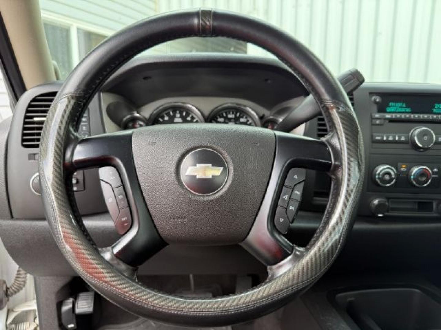 2007 WHITE /Ebony Chevrolet Silverado 1500 LT1 (1GCEC14J27Z) with an Vortec 5.3L V-8 regular unleaded engine, AUTOMATIC transmission, located at 1235 N Woodruff Ave., Idaho Falls, 83401, (208) 523-1053, 43.507172, -112.000488 - At Timberline Auto, finding a great deal on your next vehicle is always easy! Our experienced sales staff goal is to help find you the right vehicle at the right price! Our knowledgeable finance department has options for almost any credit score. We offer extended service contract options to prot - Photo#36