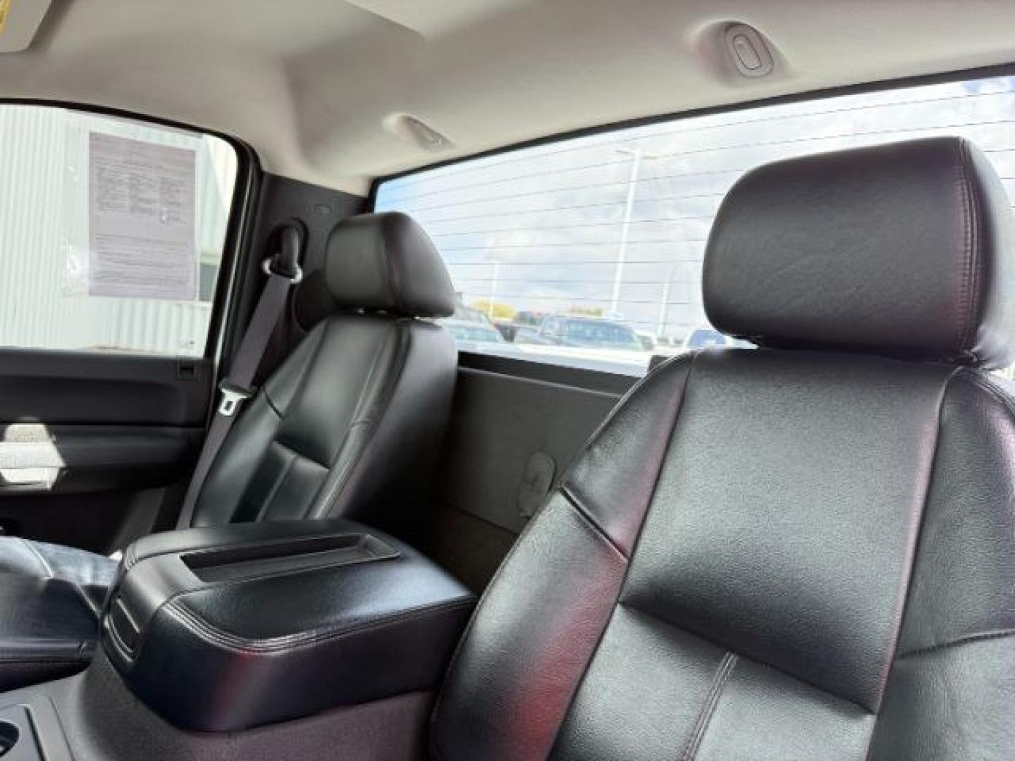 2007 WHITE /Ebony Chevrolet Silverado 1500 LT1 (1GCEC14J27Z) with an Vortec 5.3L V-8 regular unleaded engine, AUTOMATIC transmission, located at 1235 N Woodruff Ave., Idaho Falls, 83401, (208) 523-1053, 43.507172, -112.000488 - At Timberline Auto, finding a great deal on your next vehicle is always easy! Our experienced sales staff goal is to help find you the right vehicle at the right price! Our knowledgeable finance department has options for almost any credit score. We offer extended service contract options to prot - Photo#41