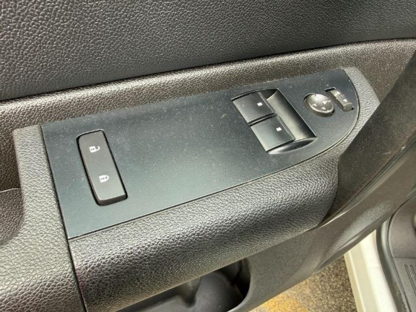 2007 WHITE /Ebony Chevrolet Silverado 1500 LT1 (1GCEC14J27Z) with an Vortec 5.3L V-8 regular unleaded engine, AUTOMATIC transmission, located at 1235 N Woodruff Ave., Idaho Falls, 83401, (208) 523-1053, 43.507172, -112.000488 - At Timberline Auto, finding a great deal on your next vehicle is always easy! Our experienced sales staff goal is to help find you the right vehicle at the right price! Our knowledgeable finance department has options for almost any credit score. We offer extended service contract options to prot - Photo#42