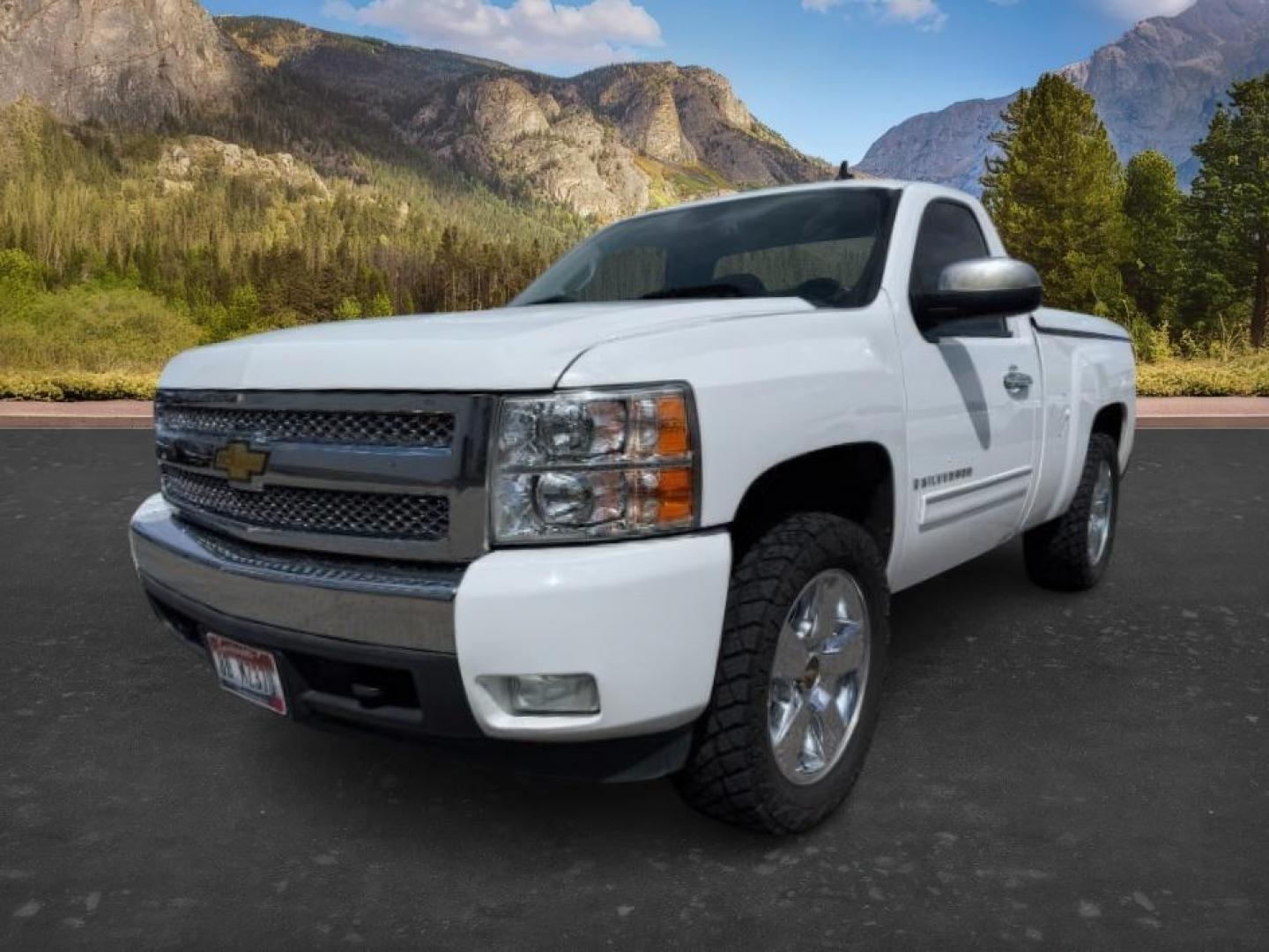 2007 WHITE /Ebony Chevrolet Silverado 1500 LT1 (1GCEC14J27Z) with an Vortec 5.3L V-8 regular unleaded engine, AUTOMATIC transmission, located at 1235 N Woodruff Ave., Idaho Falls, 83401, (208) 523-1053, 43.507172, -112.000488 - At Timberline Auto, finding a great deal on your next vehicle is always easy! Our experienced sales staff goal is to help find you the right vehicle at the right price! Our knowledgeable finance department has options for almost any credit score. We offer extended service contract options to prot - Photo#0