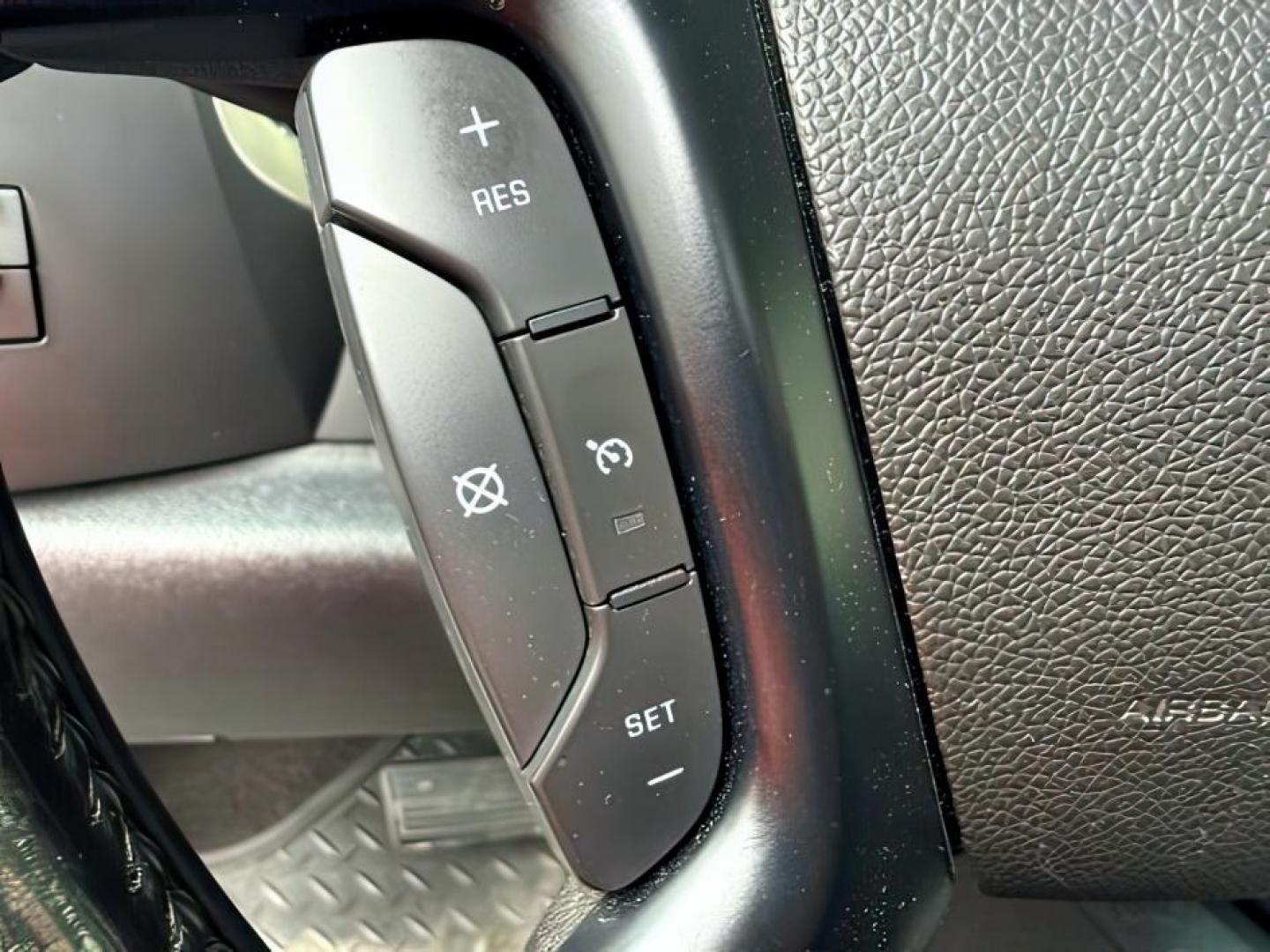 2007 WHITE /Ebony Chevrolet Silverado 1500 LT1 (1GCEC14J27Z) with an Vortec 5.3L V-8 regular unleaded engine, AUTOMATIC transmission, located at 1235 N Woodruff Ave., Idaho Falls, 83401, (208) 523-1053, 43.507172, -112.000488 - At Timberline Auto, finding a great deal on your next vehicle is always easy! Our experienced sales staff goal is to help find you the right vehicle at the right price! Our knowledgeable finance department has options for almost any credit score. We offer extended service contract options to prot - Photo#18