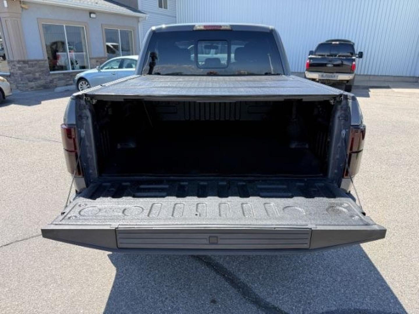 2018 GRAY /Black Ford F-150 (1FTEW1EG1JF) with an EcoBoost 35L V-6 portdirect injection engine, Automatic transmission, located at 1175 N Woodruff Ave, Idaho Falls, ID, 83401, 43.506901, -111.999657 - At Timberline Auto, finding a great deal on your next vehicle is always easy! Our experienced sales staff goal is to help find you the right vehicle at the right price! Our knowledgeable finance department has options for almost any credit score. We offer extended service contract options to prot - Photo#6