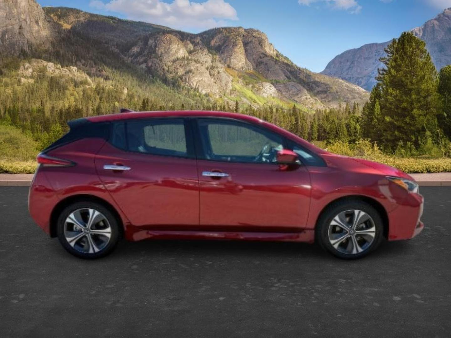 2022 RED /Black Nissan LEAF SV PLUS 62 kWh (1N4BZ1CV0NC) with an AC ELECTRIC MOTOR engine, AUTOMATIC transmission, located at 1235 N Woodruff Ave., Idaho Falls, 83401, (208) 523-1053, 43.507172, -112.000488 - At Timberline Auto, finding a great deal on your next vehicle is always easy! Our experienced sales staff goal is to help find you the right vehicle at the right price! Our knowledgeable finance department has options for almost any credit score. We offer extended service contract options to prot - Photo#8