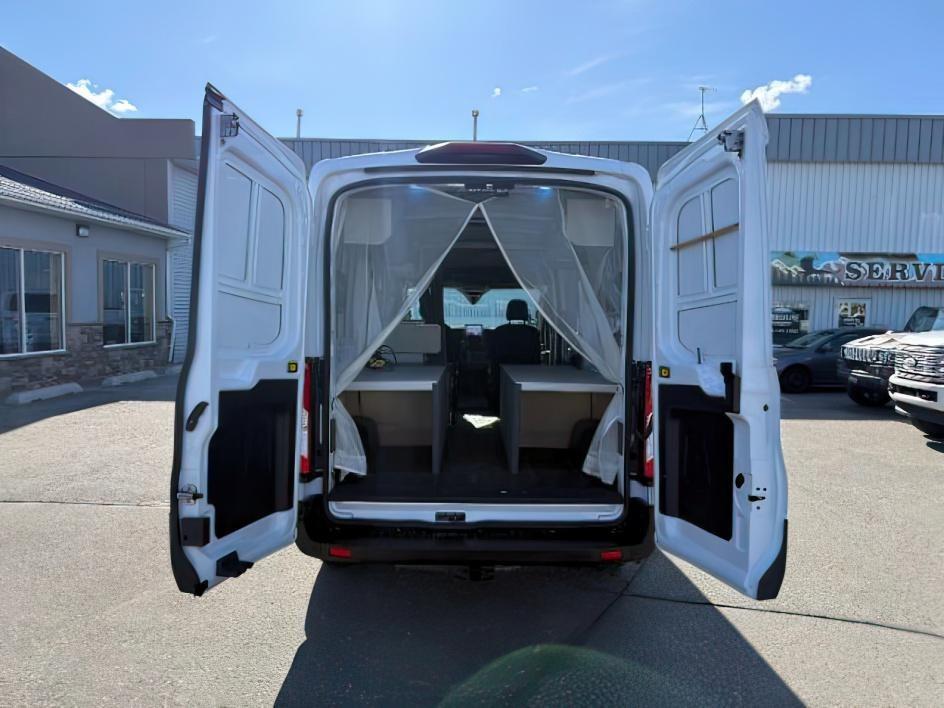 2021 WHITE /CLOTH Ford Transit-250 Cargo Van EL MED ROOF (1FTBR2CG7MK) with an 3.5L V6 ECOBOOST engine, AUTOMATIC transmission, located at 1235 N Woodruff Ave., Idaho Falls, 83401, (208) 523-1053, 43.507172, -112.000488 - At Timberline Auto, finding a great deal on your next vehicle is always easy! Our experienced sales staff goal is to help find you the right vehicle at the right price! Our knowledgeable finance department has options for almost any credit score. We offer extended service contract options to prot - Photo#4