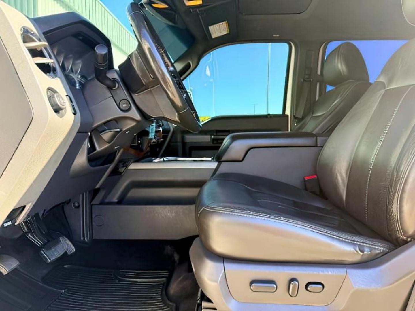 2011 WHITE /LEATHER Ford Super Duty F-350 SRW (1FT8W3BT2BE) with an 67L engine, Automatic transmission, located at 1175 N Woodruff Ave, Idaho Falls, ID, 83401, 43.506901, -111.999657 - At Timberline Auto, finding a great deal on your next vehicle is always easy! Our experienced sales staff goal is to help find you the right vehicle at the right price! Our knowledgeable finance department has options for almost any credit score. We offer extended service contract options to prot- Photo#11