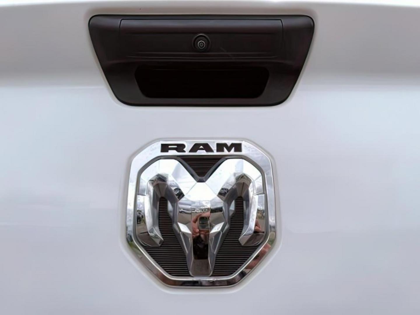 2020 WHITE /Diesel Gray/Black Ram 3500 Tradesman Regular Cab 4x4 8' Box (3C63R3AL1LG) with an Cummins High Output 6.7L I-6 diesel direct injecti engine, AUTOMATIC transmission, located at 1235 N Woodruff Ave., Idaho Falls, 83401, (208) 523-1053, 43.507172, -112.000488 - At Timberline Auto, finding a great deal on your next vehicle is always easy! Our experienced sales staff goal is to help find you the right vehicle at the right price! Our knowledgeable finance department has options for almost any credit score. We offer extended service contract options to prot - Photo#4