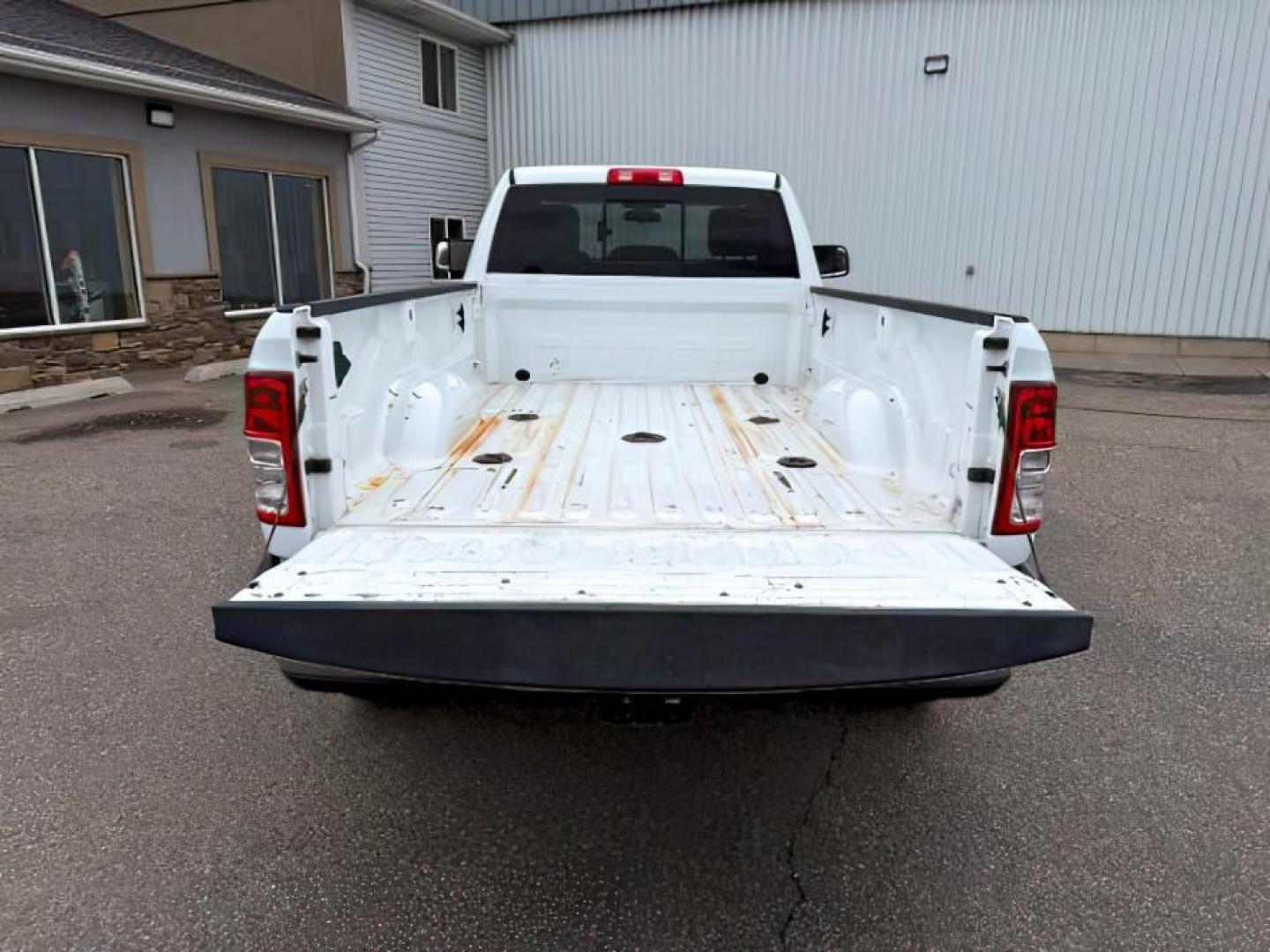 2020 WHITE /Diesel Gray/Black Ram 3500 Tradesman Regular Cab 4x4 8' Box (3C63R3AL1LG) with an Cummins High Output 6.7L I-6 diesel direct injecti engine, AUTOMATIC transmission, located at 1235 N Woodruff Ave., Idaho Falls, 83401, (208) 523-1053, 43.507172, -112.000488 - At Timberline Auto, finding a great deal on your next vehicle is always easy! Our experienced sales staff goal is to help find you the right vehicle at the right price! Our knowledgeable finance department has options for almost any credit score. We offer extended service contract options to prot - Photo#5