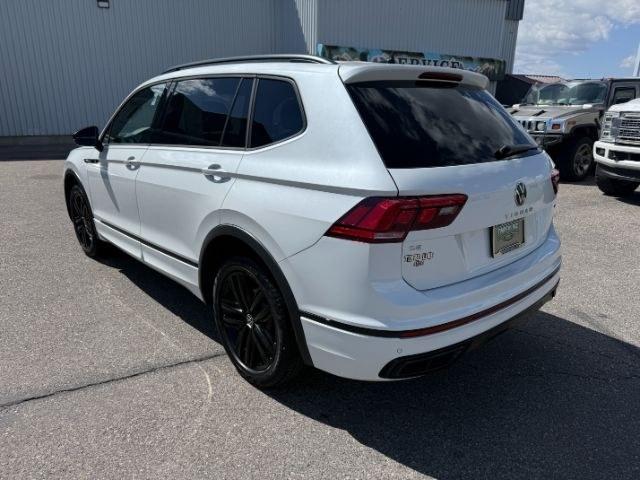 2022 WHITE /Titan Black Volkswagen Tiguan 2.0T SE R-Line Black (3VV8B7AX0NM) with an 2L I-4 gasoline direct injection engine, AUTOMATIC transmission, located at 1235 N Woodruff Ave., Idaho Falls, 83401, (208) 523-1053, 43.507172, -112.000488 - Photo#33