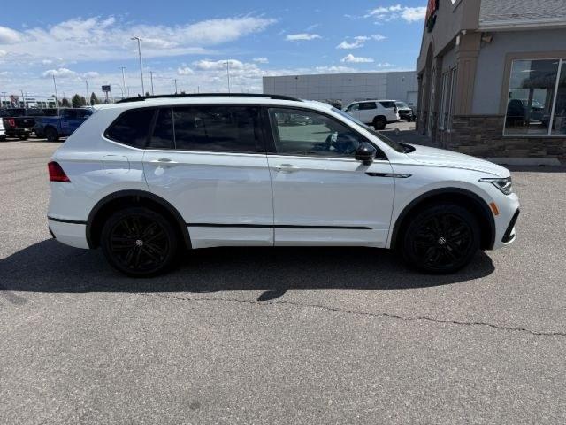 2022 WHITE /Titan Black Volkswagen Tiguan 2.0T SE R-Line Black (3VV8B7AX0NM) with an 2L I-4 gasoline direct injection engine, AUTOMATIC transmission, located at 1235 N Woodruff Ave., Idaho Falls, 83401, (208) 523-1053, 43.507172, -112.000488 - Photo#40