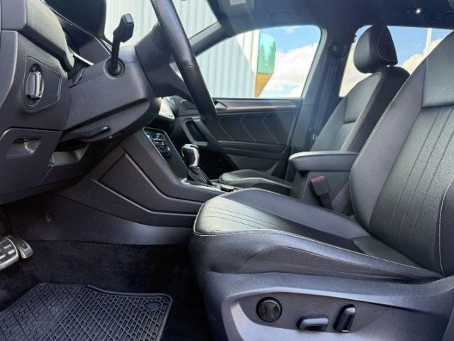 2022 WHITE /Titan Black Volkswagen Tiguan 2.0T SE R-Line Black (3VV8B7AX0NM) with an 2L I-4 gasoline direct injection engine, AUTOMATIC transmission, located at 1235 N Woodruff Ave., Idaho Falls, 83401, (208) 523-1053, 43.507172, -112.000488 - Photo#45