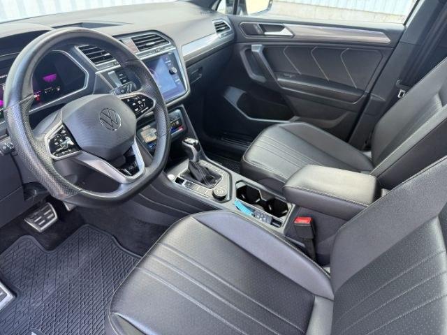 2022 WHITE /Titan Black Volkswagen Tiguan 2.0T SE R-Line Black (3VV8B7AX0NM) with an 2L I-4 gasoline direct injection engine, AUTOMATIC transmission, located at 1235 N Woodruff Ave., Idaho Falls, 83401, (208) 523-1053, 43.507172, -112.000488 - Photo#46