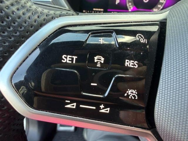 2022 WHITE /Titan Black Volkswagen Tiguan 2.0T SE R-Line Black (3VV8B7AX0NM) with an 2L I-4 gasoline direct injection engine, AUTOMATIC transmission, located at 1235 N Woodruff Ave., Idaho Falls, 83401, (208) 523-1053, 43.507172, -112.000488 - Photo#55