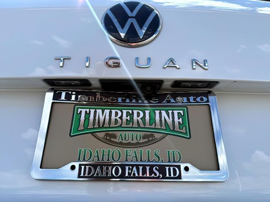2022 WHITE /Titan Black Volkswagen Tiguan 2.0T SE R-Line Black (3VV8B7AX0NM) with an 2L I-4 gasoline direct injection engine, AUTOMATIC transmission, located at 1235 N Woodruff Ave., Idaho Falls, 83401, (208) 523-1053, 43.507172, -112.000488 - Photo#4