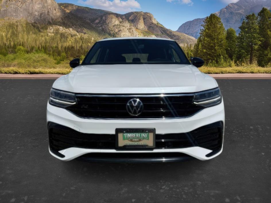 2022 WHITE /Titan Black Volkswagen Tiguan 2.0T SE R-Line Black (3VV8B7AX0NM) with an 2L I-4 gasoline direct injection engine, AUTOMATIC transmission, located at 1235 N Woodruff Ave., Idaho Falls, 83401, (208) 523-1053, 43.507172, -112.000488 - Photo#11