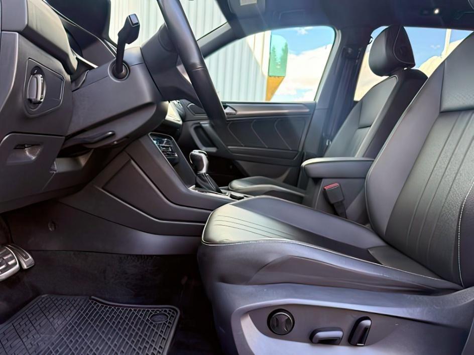 2022 WHITE /Titan Black Volkswagen Tiguan 2.0T SE R-Line Black (3VV8B7AX0NM) with an 2L I-4 gasoline direct injection engine, AUTOMATIC transmission, located at 1235 N Woodruff Ave., Idaho Falls, 83401, (208) 523-1053, 43.507172, -112.000488 - Photo#14