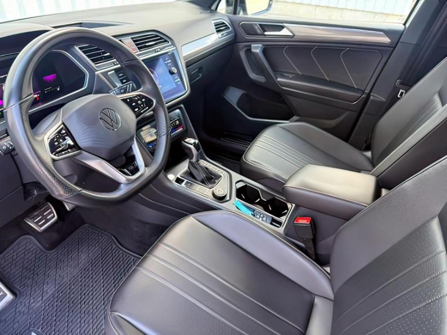 2022 WHITE /Titan Black Volkswagen Tiguan (3VV8B7AX0NM) with an 2L I-4 gasoline direct injection engine, Automatic transmission, located at 1175 N Woodruff Ave, Idaho Falls, ID, 83401, 43.506901, -111.999657 - At Timberline Auto, finding a great deal on your next vehicle is always easy! Our experienced sales staff goal is to help find you the right vehicle at the right price! Our knowledgeable finance department has options for almost any credit score. We offer extended service contract options to prot - Photo#15
