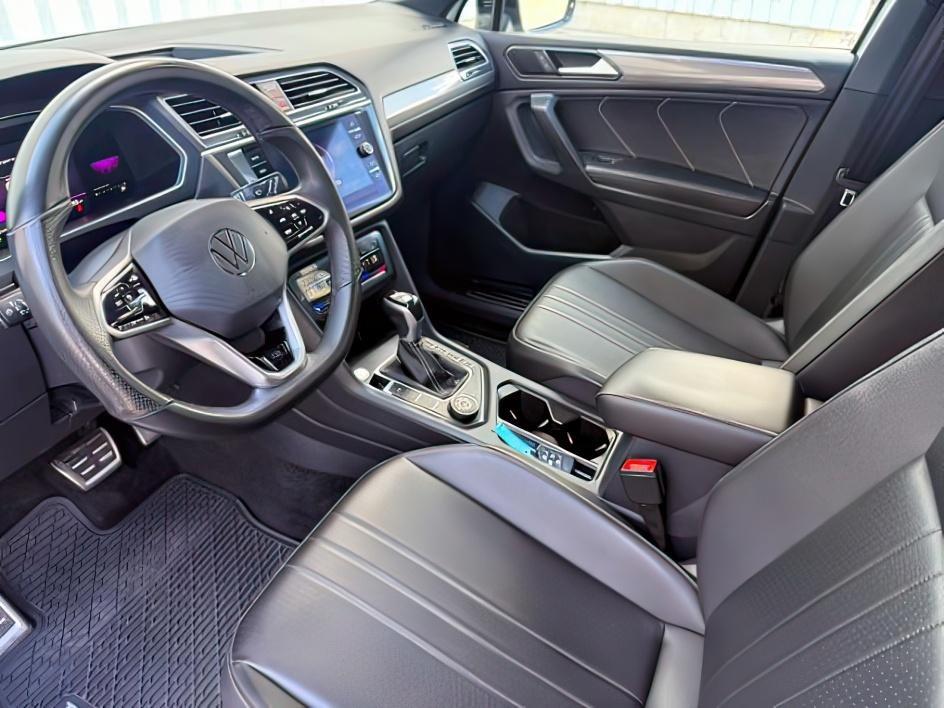 2022 WHITE /Titan Black Volkswagen Tiguan 2.0T SE R-Line Black (3VV8B7AX0NM) with an 2L I-4 gasoline direct injection engine, AUTOMATIC transmission, located at 1235 N Woodruff Ave., Idaho Falls, 83401, (208) 523-1053, 43.507172, -112.000488 - Photo#15