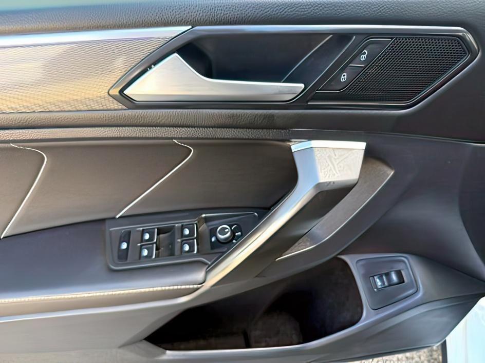 2022 WHITE /Titan Black Volkswagen Tiguan 2.0T SE R-Line Black (3VV8B7AX0NM) with an 2L I-4 gasoline direct injection engine, AUTOMATIC transmission, located at 1235 N Woodruff Ave., Idaho Falls, 83401, (208) 523-1053, 43.507172, -112.000488 - Photo#26