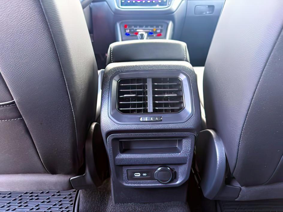 2022 WHITE /Titan Black Volkswagen Tiguan 2.0T SE R-Line Black (3VV8B7AX0NM) with an 2L I-4 gasoline direct injection engine, AUTOMATIC transmission, located at 1235 N Woodruff Ave., Idaho Falls, 83401, (208) 523-1053, 43.507172, -112.000488 - Photo#28