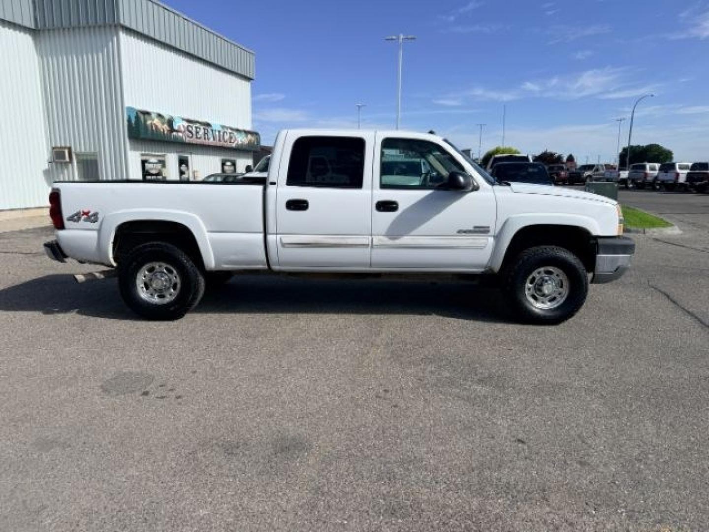 2004 WHITE /Medium Gray Chevrolet Silverado 2500HD (1GCHK23284F) with an Duramax 66L V-8 diesel direct injection engine, Automatic transmission, located at 1175 N Woodruff Ave, Idaho Falls, ID, 83401, 43.506901, -111.999657 - At Timberline Auto, finding a great deal on your next vehicle is always easy! Our experienced sales staff goal is to help find you the right vehicle at the right price! Our knowledgeable finance department has options for almost any credit score. We offer extended service contract options to prot- Photo#31