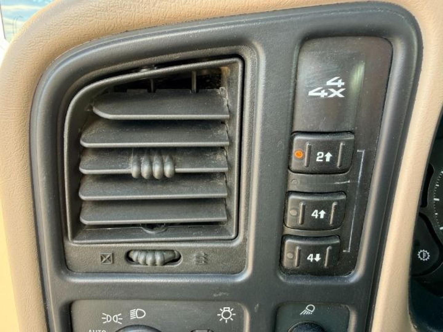 2004 WHITE /Medium Gray Chevrolet Silverado 2500HD (1GCHK23284F) with an Duramax 66L V-8 diesel direct injection engine, Automatic transmission, located at 1175 N Woodruff Ave, Idaho Falls, ID, 83401, 43.506901, -111.999657 - At Timberline Auto, finding a great deal on your next vehicle is always easy! Our experienced sales staff goal is to help find you the right vehicle at the right price! Our knowledgeable finance department has options for almost any credit score. We offer extended service contract options to prot- Photo#44