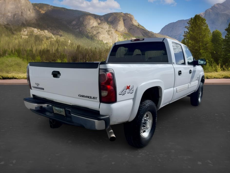 2004 WHITE /Medium Gray Chevrolet Silverado 2500HD LT (1GCHK23284F) with an Duramax 6.6L V-8 diesel direct injection engine, AUTOMATIC transmission, located at 1235 N Woodruff Ave., Idaho Falls, 83401, (208) 523-1053, 43.507172, -112.000488 - At Timberline Auto, finding a great deal on your next vehicle is always easy! Our experienced sales staff goal is to help find you the right vehicle at the right price! Our knowledgeable finance department has options for almost any credit score. We offer extended service contract options to prot- Photo#4