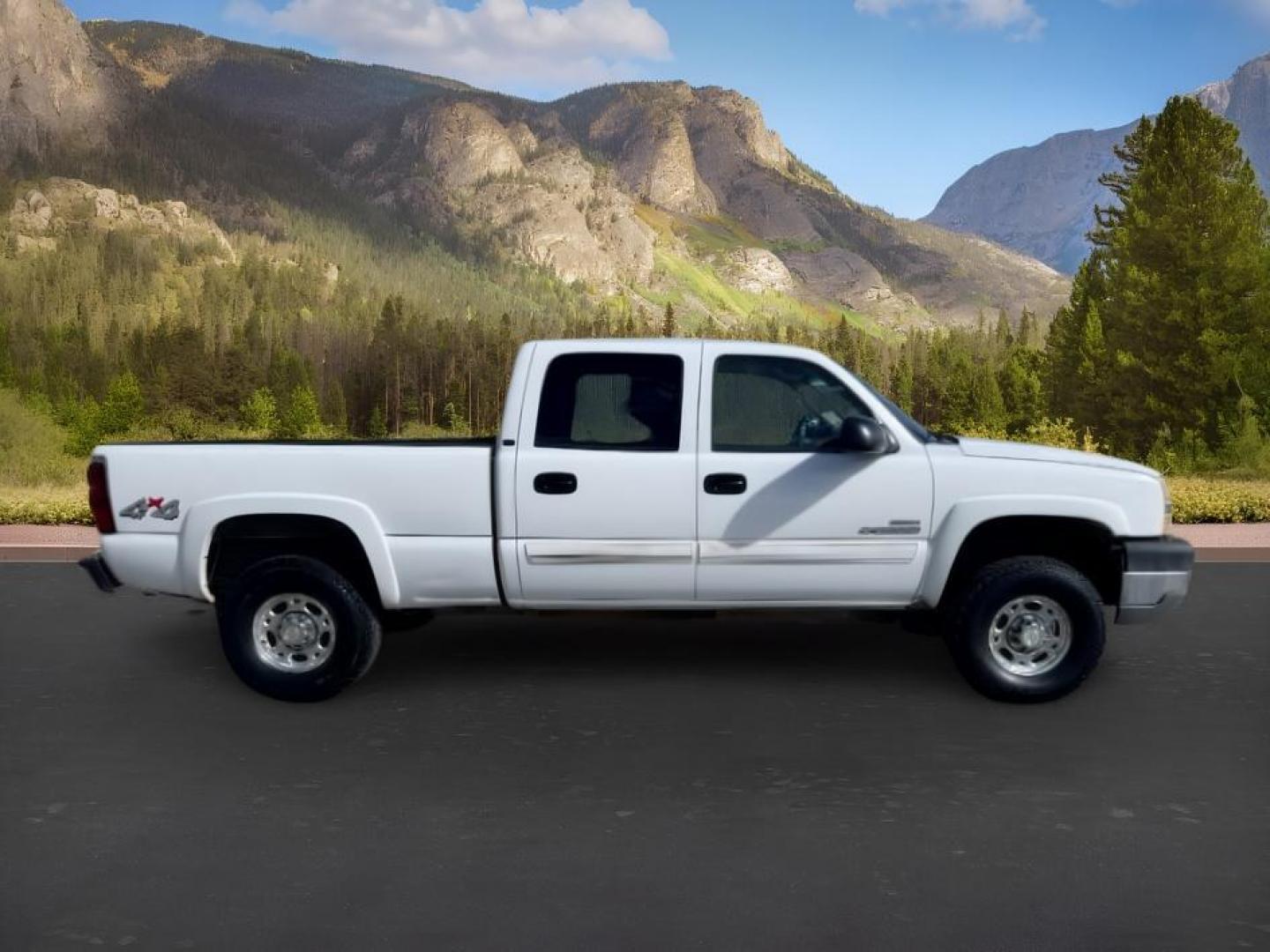 2004 WHITE /Medium Gray Chevrolet Silverado 2500HD (1GCHK23284F) with an Duramax 66L V-8 diesel direct injection engine, Automatic transmission, located at 1175 N Woodruff Ave, Idaho Falls, ID, 83401, 43.506901, -111.999657 - At Timberline Auto, finding a great deal on your next vehicle is always easy! Our experienced sales staff goal is to help find you the right vehicle at the right price! Our knowledgeable finance department has options for almost any credit score. We offer extended service contract options to prot- Photo#5