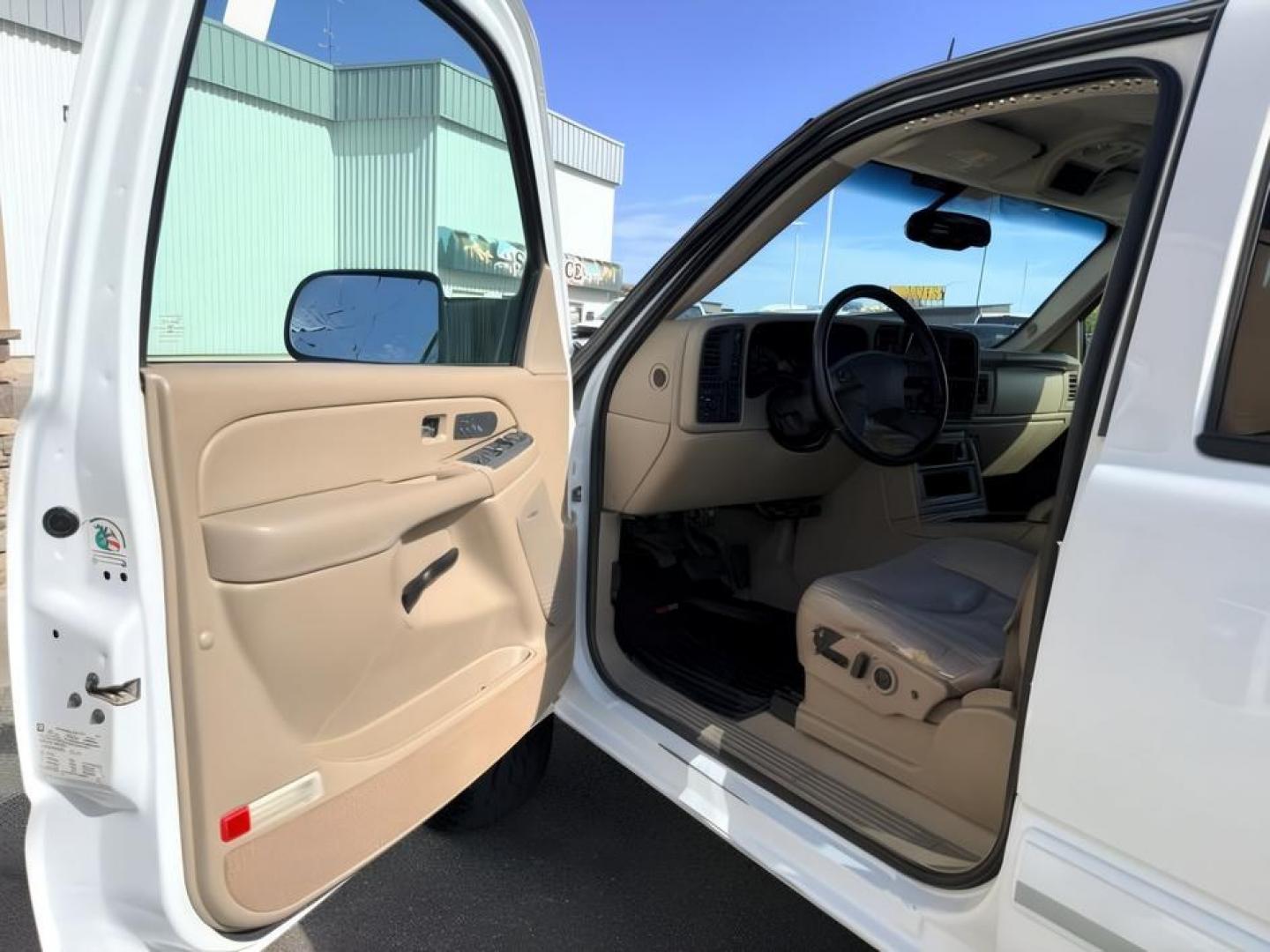 2004 WHITE /Medium Gray Chevrolet Silverado 2500HD (1GCHK23284F) with an Duramax 66L V-8 diesel direct injection engine, Automatic transmission, located at 1175 N Woodruff Ave, Idaho Falls, ID, 83401, 43.506901, -111.999657 - At Timberline Auto, finding a great deal on your next vehicle is always easy! Our experienced sales staff goal is to help find you the right vehicle at the right price! Our knowledgeable finance department has options for almost any credit score. We offer extended service contract options to prot- Photo#10