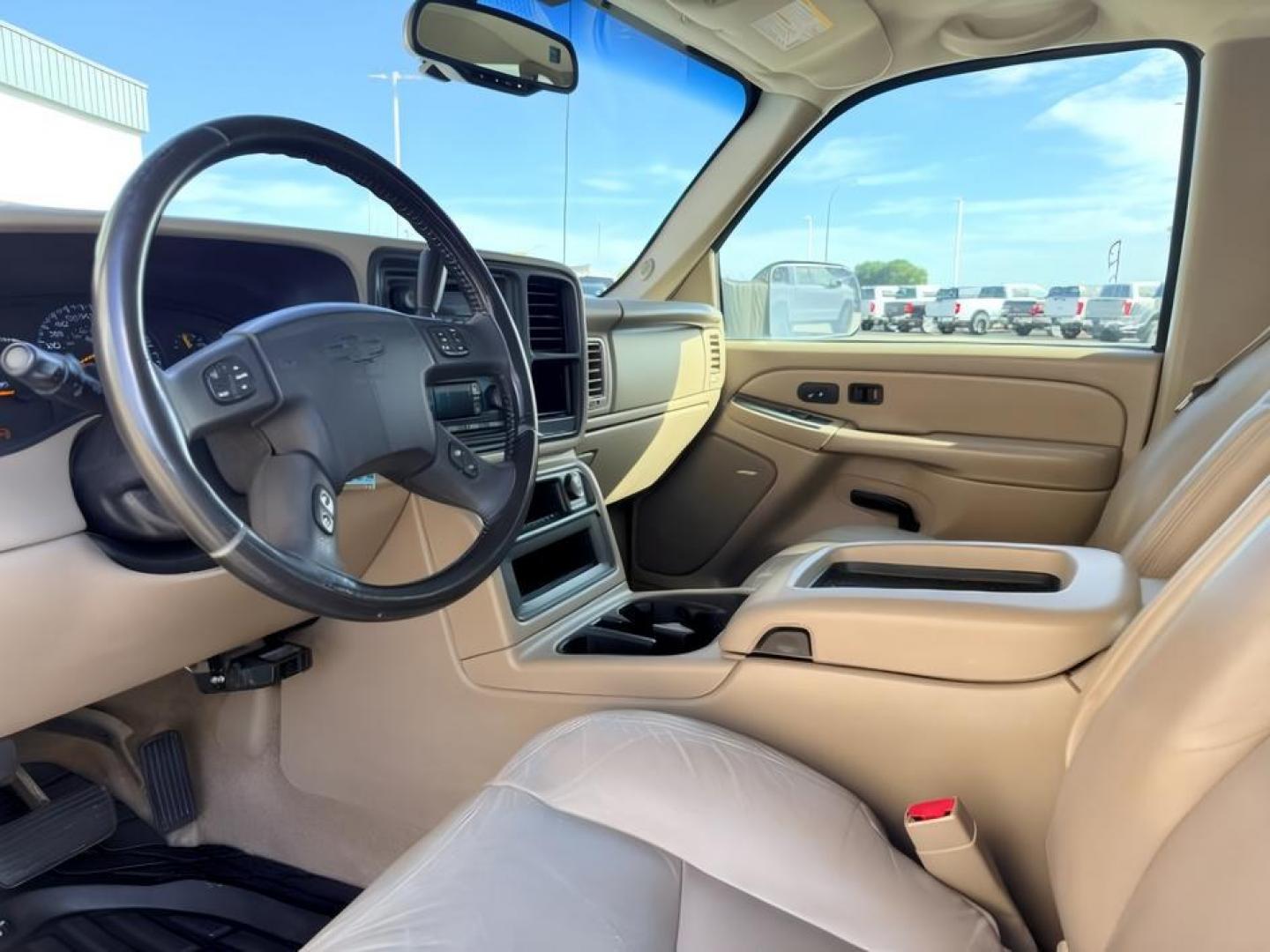 2004 WHITE /Medium Gray Chevrolet Silverado 2500HD (1GCHK23284F) with an Duramax 66L V-8 diesel direct injection engine, Automatic transmission, located at 1175 N Woodruff Ave, Idaho Falls, ID, 83401, 43.506901, -111.999657 - At Timberline Auto, finding a great deal on your next vehicle is always easy! Our experienced sales staff goal is to help find you the right vehicle at the right price! Our knowledgeable finance department has options for almost any credit score. We offer extended service contract options to prot- Photo#12