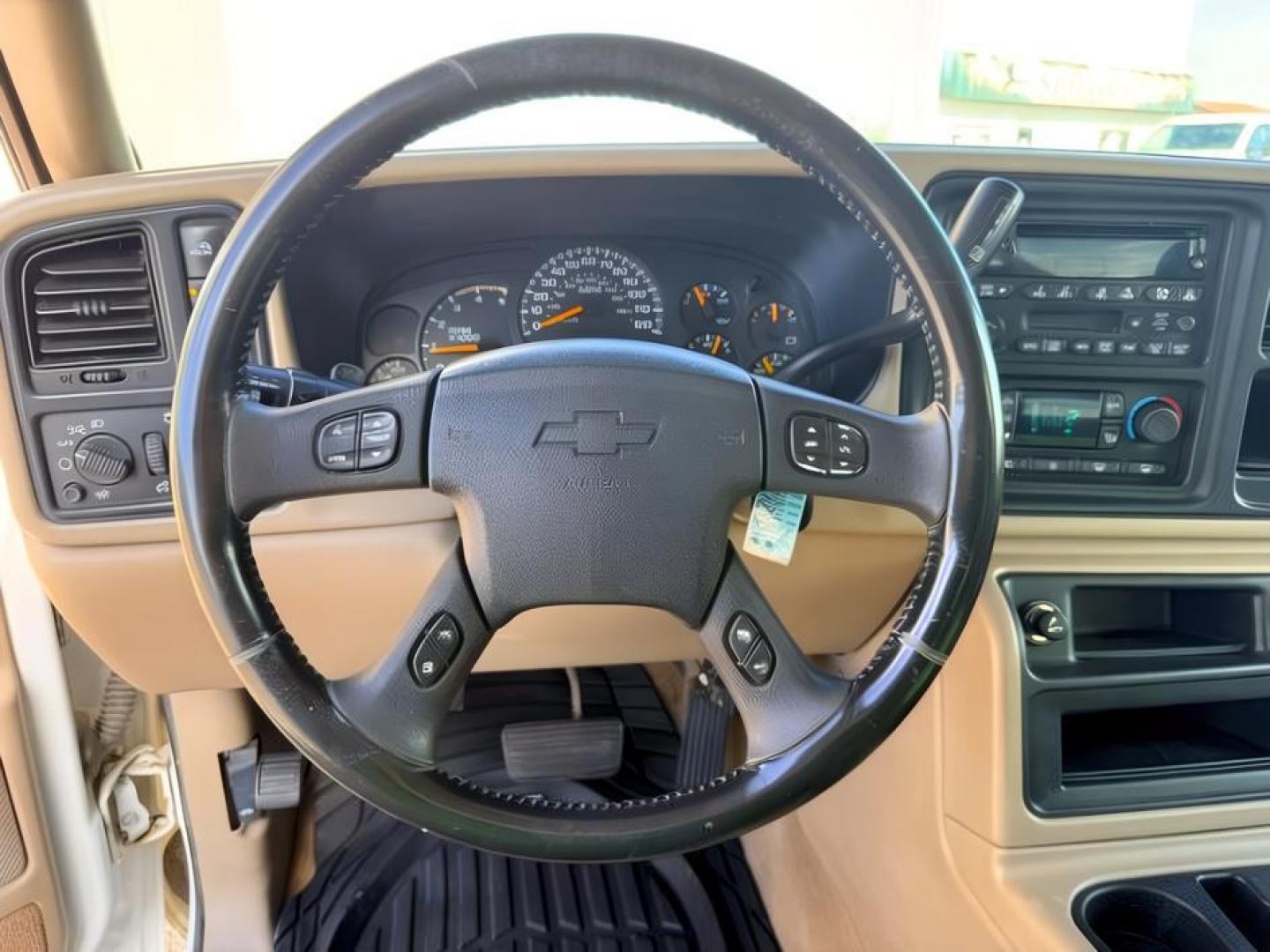 2004 WHITE /Medium Gray Chevrolet Silverado 2500HD (1GCHK23284F) with an Duramax 66L V-8 diesel direct injection engine, Automatic transmission, located at 1175 N Woodruff Ave, Idaho Falls, ID, 83401, 43.506901, -111.999657 - At Timberline Auto, finding a great deal on your next vehicle is always easy! Our experienced sales staff goal is to help find you the right vehicle at the right price! Our knowledgeable finance department has options for almost any credit score. We offer extended service contract options to prot- Photo#13