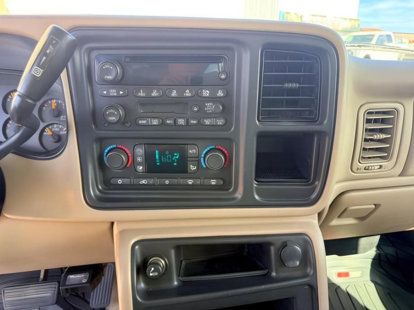 2004 WHITE /Medium Gray Chevrolet Silverado 2500HD (1GCHK23284F) with an Duramax 66L V-8 diesel direct injection engine, Automatic transmission, located at 1175 N Woodruff Ave, Idaho Falls, ID, 83401, 43.506901, -111.999657 - At Timberline Auto, finding a great deal on your next vehicle is always easy! Our experienced sales staff goal is to help find you the right vehicle at the right price! Our knowledgeable finance department has options for almost any credit score. We offer extended service contract options to prot- Photo#14