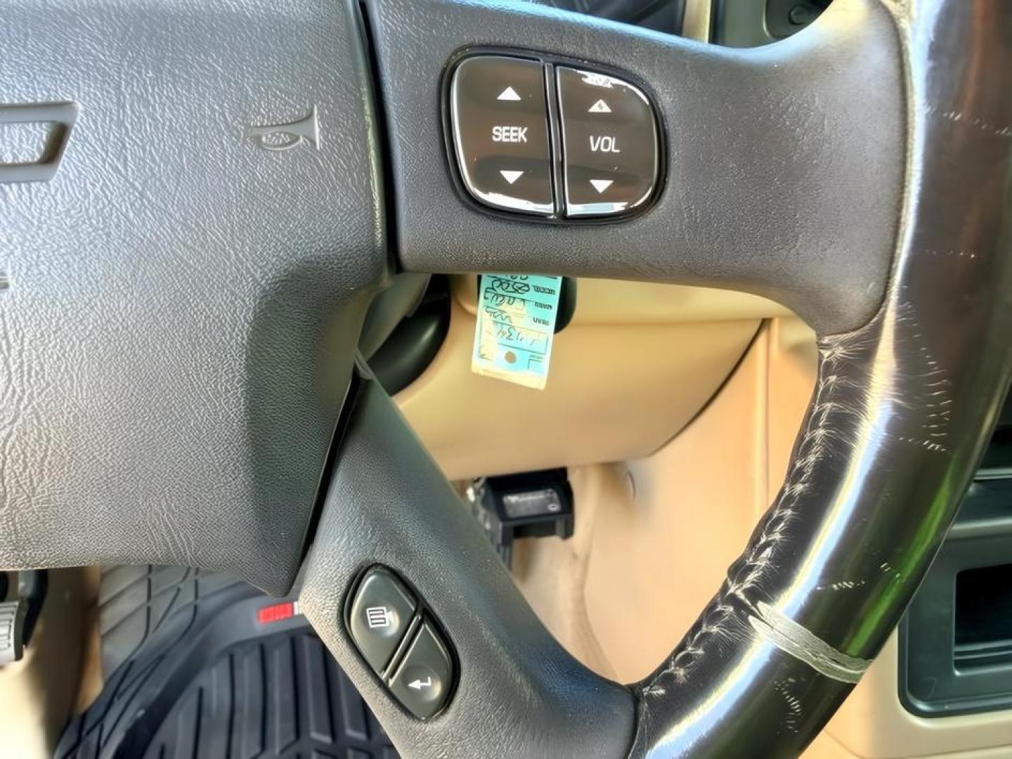 2004 WHITE /Medium Gray Chevrolet Silverado 2500HD (1GCHK23284F) with an Duramax 66L V-8 diesel direct injection engine, Automatic transmission, located at 1175 N Woodruff Ave, Idaho Falls, ID, 83401, 43.506901, -111.999657 - At Timberline Auto, finding a great deal on your next vehicle is always easy! Our experienced sales staff goal is to help find you the right vehicle at the right price! Our knowledgeable finance department has options for almost any credit score. We offer extended service contract options to prot- Photo#16