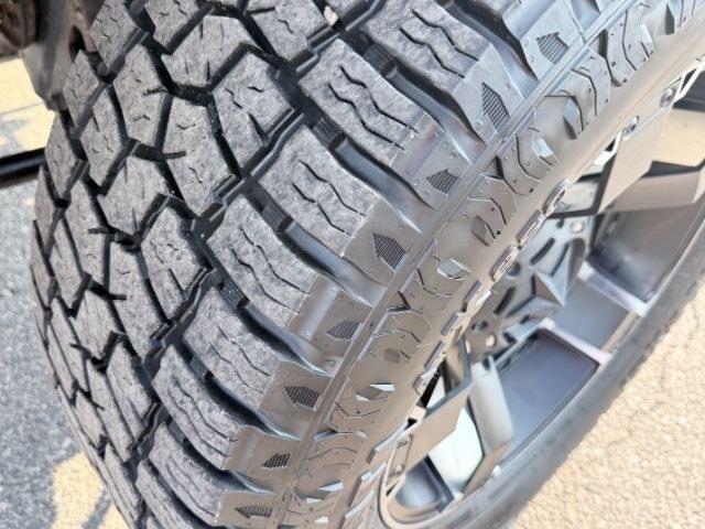 2015 SILVER /Dark Ash/Jet Black Chevrolet Silverado 3500HD (1GC4KZC85FF) with an 66L V8 16V OHV TURBO DIESEL engine, Automatic transmission, located at 1175 N Woodruff Ave, Idaho Falls, ID, 83401, 43.506901, -111.999657 - At Timberline Auto, finding a great deal on your next vehicle is always easy! Our experienced sales staff goal is to help find you the right vehicle at the right price! Our knowledgeable finance department has options for almost any credit score. We offer extended service contract options to prot- Photo#39