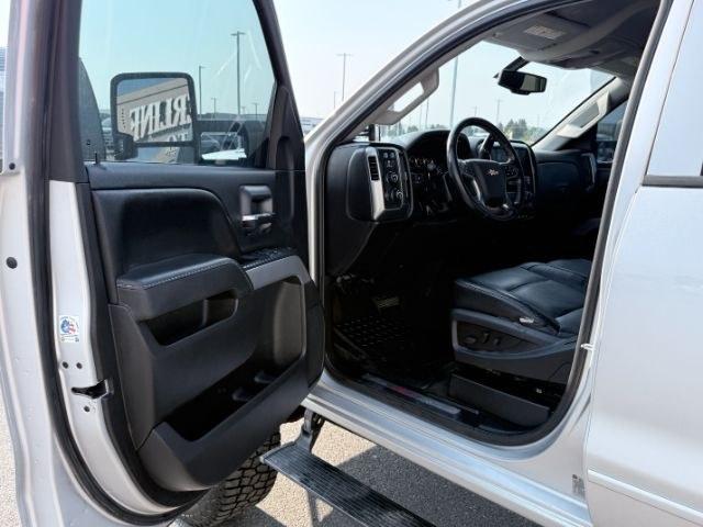 2015 SILVER /Dark Ash/Jet Black Chevrolet Silverado 3500HD (1GC4KZC85FF) with an 66L V8 16V OHV TURBO DIESEL engine, Automatic transmission, located at 1175 N Woodruff Ave, Idaho Falls, ID, 83401, 43.506901, -111.999657 - At Timberline Auto, finding a great deal on your next vehicle is always easy! Our experienced sales staff goal is to help find you the right vehicle at the right price! Our knowledgeable finance department has options for almost any credit score. We offer extended service contract options to prot- Photo#41