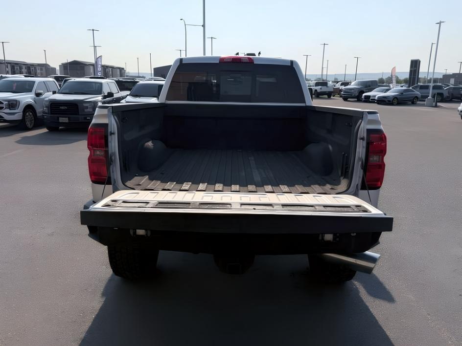 2015 SILVER /Dark Ash/Jet Black Chevrolet Silverado 3500HD (1GC4KZC85FF) with an 66L V8 16V OHV TURBO DIESEL engine, Automatic transmission, located at 1175 N Woodruff Ave, Idaho Falls, ID, 83401, 43.506901, -111.999657 - At Timberline Auto, finding a great deal on your next vehicle is always easy! Our experienced sales staff goal is to help find you the right vehicle at the right price! Our knowledgeable finance department has options for almost any credit score. We offer extended service contract options to prot- Photo#5