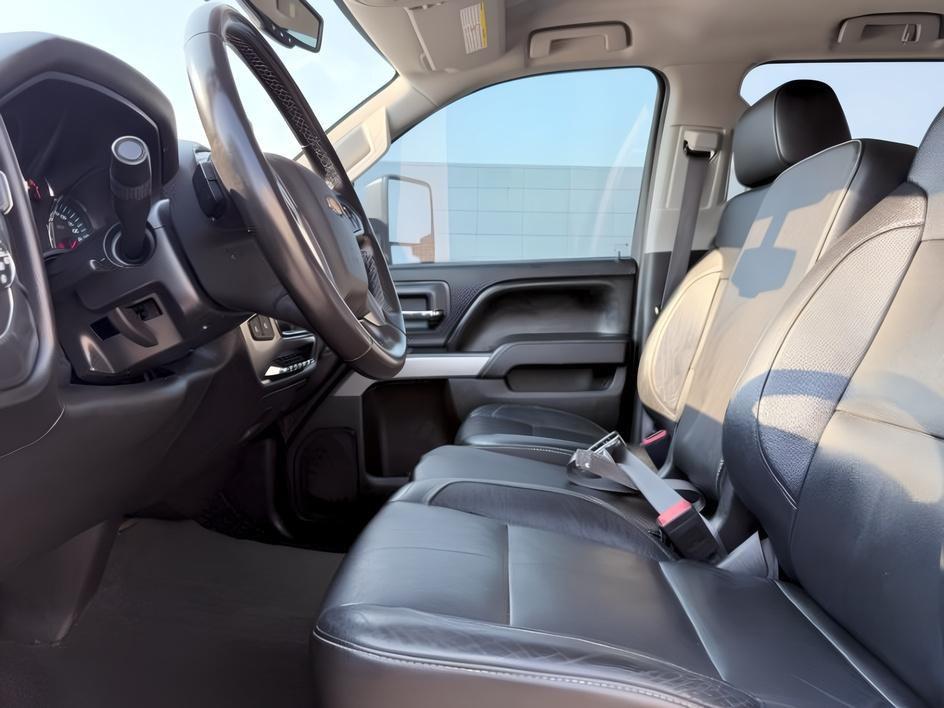 2015 SILVER /Dark Ash/Jet Black Chevrolet Silverado 3500HD (1GC4KZC85FF) with an 66L V8 16V OHV TURBO DIESEL engine, Automatic transmission, located at 1175 N Woodruff Ave, Idaho Falls, ID, 83401, 43.506901, -111.999657 - At Timberline Auto, finding a great deal on your next vehicle is always easy! Our experienced sales staff goal is to help find you the right vehicle at the right price! Our knowledgeable finance department has options for almost any credit score. We offer extended service contract options to prot- Photo#13