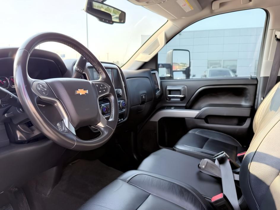 2015 SILVER /Dark Ash/Jet Black Chevrolet Silverado 3500HD (1GC4KZC85FF) with an 66L V8 16V OHV TURBO DIESEL engine, Automatic transmission, located at 1175 N Woodruff Ave, Idaho Falls, ID, 83401, 43.506901, -111.999657 - At Timberline Auto, finding a great deal on your next vehicle is always easy! Our experienced sales staff goal is to help find you the right vehicle at the right price! Our knowledgeable finance department has options for almost any credit score. We offer extended service contract options to prot- Photo#14