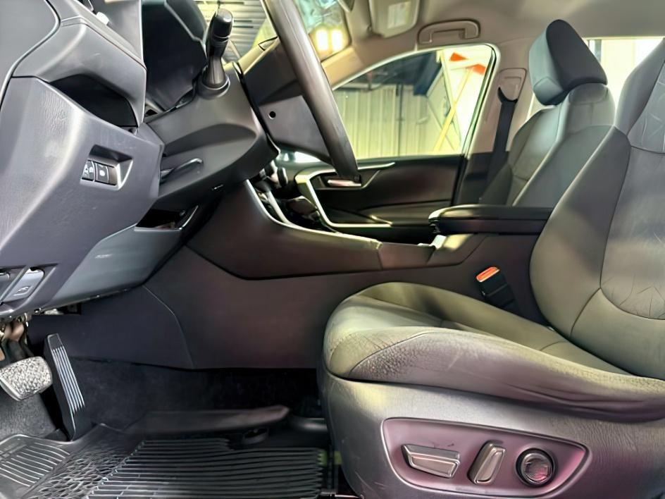 2021 GRAY /Black Toyota RAV4 (2T3P1RFV9MW) with an Dynamic Force 25L I-4 portdirect injection engine, Automatic transmission, located at 1175 N Woodruff Ave, Idaho Falls, ID, 83401, 43.506901, -111.999657 - At Timberline Auto, finding a great deal on your next vehicle is always easy! Our experienced sales staff goal is to help find you the right vehicle at the right price! Our knowledgeable finance department has options for almost any credit score. We offer extended service contract options to prot - Photo#14