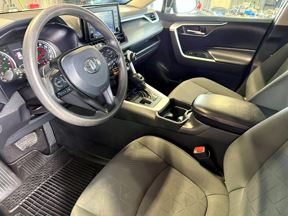 2021 GRAY /Black Toyota RAV4 (2T3P1RFV9MW) with an Dynamic Force 25L I-4 portdirect injection engine, Automatic transmission, located at 1175 N Woodruff Ave, Idaho Falls, ID, 83401, 43.506901, -111.999657 - At Timberline Auto, finding a great deal on your next vehicle is always easy! Our experienced sales staff goal is to help find you the right vehicle at the right price! Our knowledgeable finance department has options for almost any credit score. We offer extended service contract options to prot - Photo#15