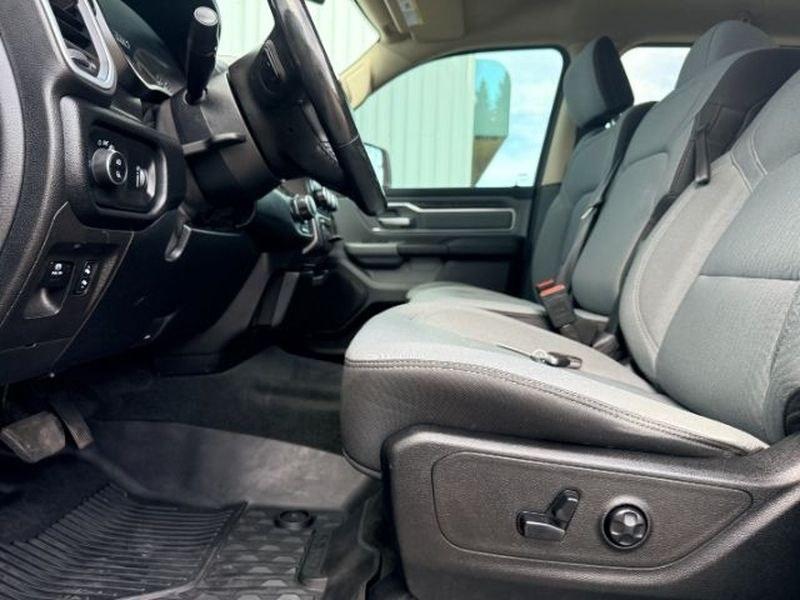 2020 Diamond Black Crystal Pearlcoat /Diesel Gray/Black Ram 1500 Big Horn (1C6SRFMM1LN) with an V6, 3.0L engine, 8-speed automatic transmission, located at 1175 N Woodruff Ave, Idaho Falls, ID, 83401, 43.506901, -111.999657 - <b>Vehicle Details</b><br>Versatility, capability, and comfort come together in this pre-owned 2020 Ram 1500 Big Horn Crew Cab 4x4 with the 6'4" Box, now available in Idaho Falls, ID. Powered by a 3.0L V6 Diesel engine and equipped with 4WD, this Ram is built to handle daily driving, weekend towing,- Photo#12
