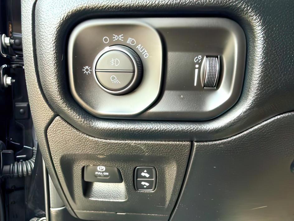 2020 BLACK /Diesel Gray/Black Ram 1500 Big Horn Crew Cab 4x4 6'4 Box (1C6SRFMM1LN) with an EcoDiesel 3L V-6 diesel direct injection engine, AUTOMATIC transmission, located at 1235 N Woodruff Ave., Idaho Falls, 83401, (208) 523-1053, 43.507172, -112.000488- Photo#21