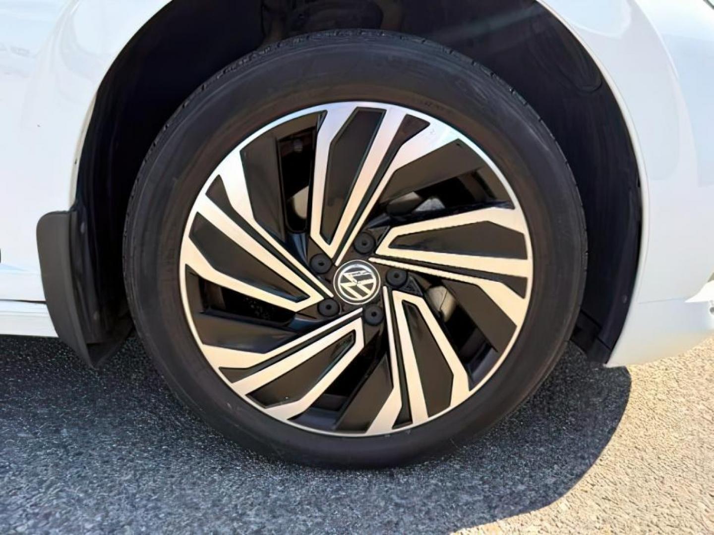 2021 WHITE /Titan Black Volkswagen Jetta 1.4T SEL (3VWE57BU6MM) with an 1.4L I-4 gasoline direct injection engine, AUTOMATIC transmission, located at 1235 N Woodruff Ave., Idaho Falls, 83401, (208) 523-1053, 43.507172, -112.000488 - Photo#10