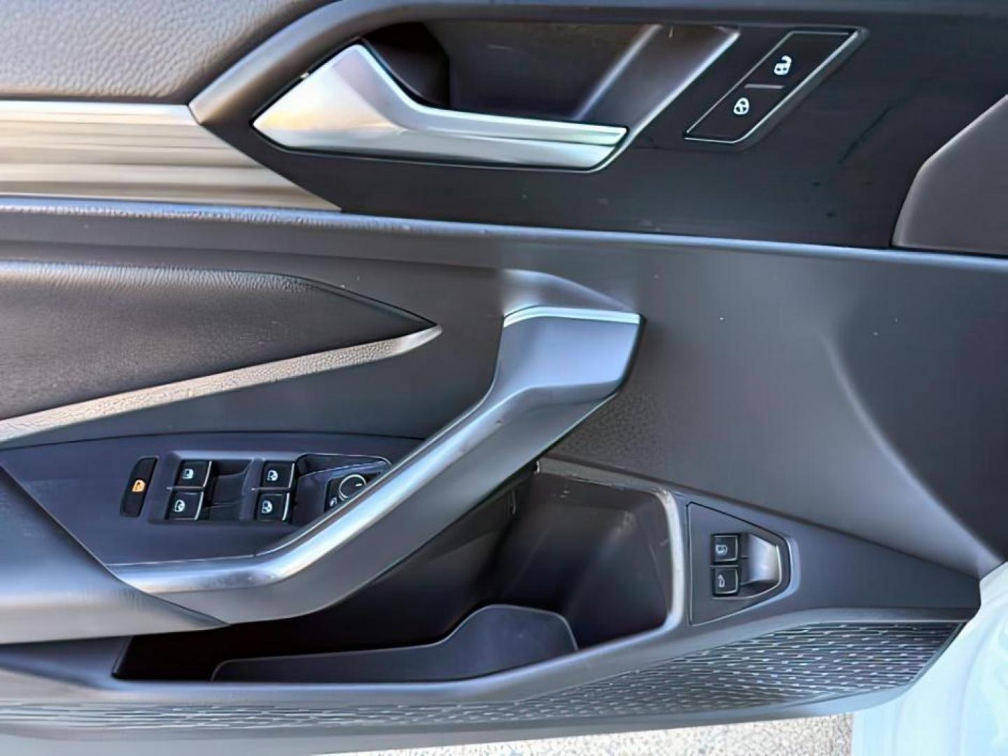 2021 WHITE /Titan Black Volkswagen Jetta 1.4T SEL (3VWE57BU6MM) with an 1.4L I-4 gasoline direct injection engine, AUTOMATIC transmission, located at 1235 N Woodruff Ave., Idaho Falls, 83401, (208) 523-1053, 43.507172, -112.000488 - Photo#22