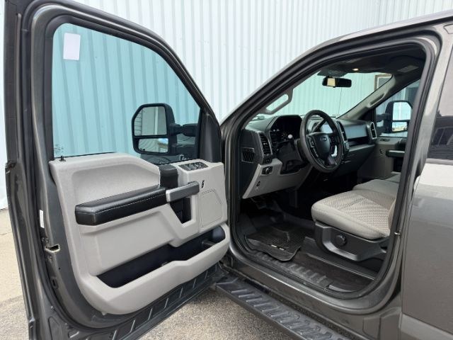 2018 GRAY /Medium Earth Gray Ford F-150 XLT (1FTFW1EG9JK) with an EcoBoost 3.5L V-6 port/direct injection engine, AUTOMATIC transmission, located at 1235 N Woodruff Ave., Idaho Falls, 83401, (208) 523-1053, 43.507172, -112.000488 - At Timberline Auto, finding a great deal on your next vehicle is always easy! Our experienced sales staff goal is to help find you the right vehicle at the right price! Our knowledgeable finance department has options for almost any credit score. We offer extended service contract options to prot- Photo#39