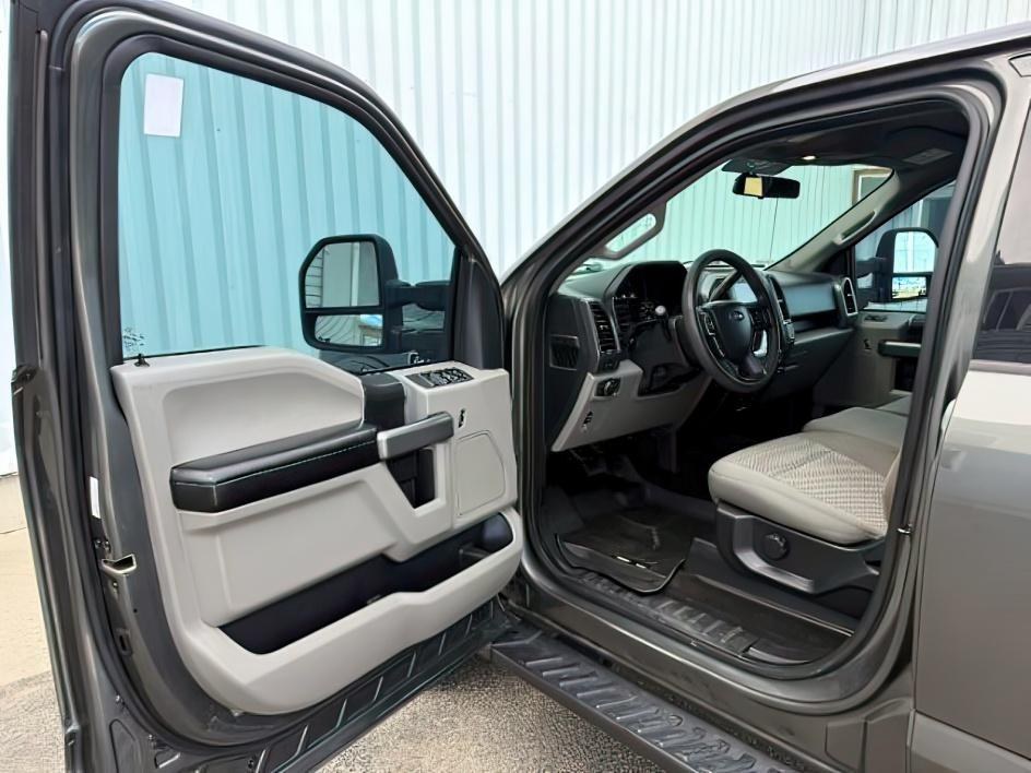 2018 GRAY /Medium Earth Gray Ford F-150 XLT (1FTFW1EG9JK) with an EcoBoost 3.5L V-6 port/direct injection engine, AUTOMATIC transmission, located at 1235 N Woodruff Ave., Idaho Falls, 83401, (208) 523-1053, 43.507172, -112.000488 - At Timberline Auto, finding a great deal on your next vehicle is always easy! Our experienced sales staff goal is to help find you the right vehicle at the right price! Our knowledgeable finance department has options for almost any credit score. We offer extended service contract options to prot- Photo#12