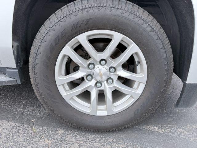 2017 Silver Ice Metallic /Jet Black/Dark Ash Chevrolet Tahoe (1GNSKBKCXHR) with an EcoTec3 53L V-8 gasoline direct injection engine, Automatic transmission, located at 1175 N Woodruff Ave, Idaho Falls, ID, 83401, 43.506901, -111.999657 - Full size SUV space and everyday family functionality come together in this 2017 Chevrolet Tahoe 4x4 equipped with a 5.3L V8 engine. Three row seating provides generous passenger capacity while maintaining flexible cargo space for luggage, groceries, sports equipment, and daily essentials. Four whee- Photo#43
