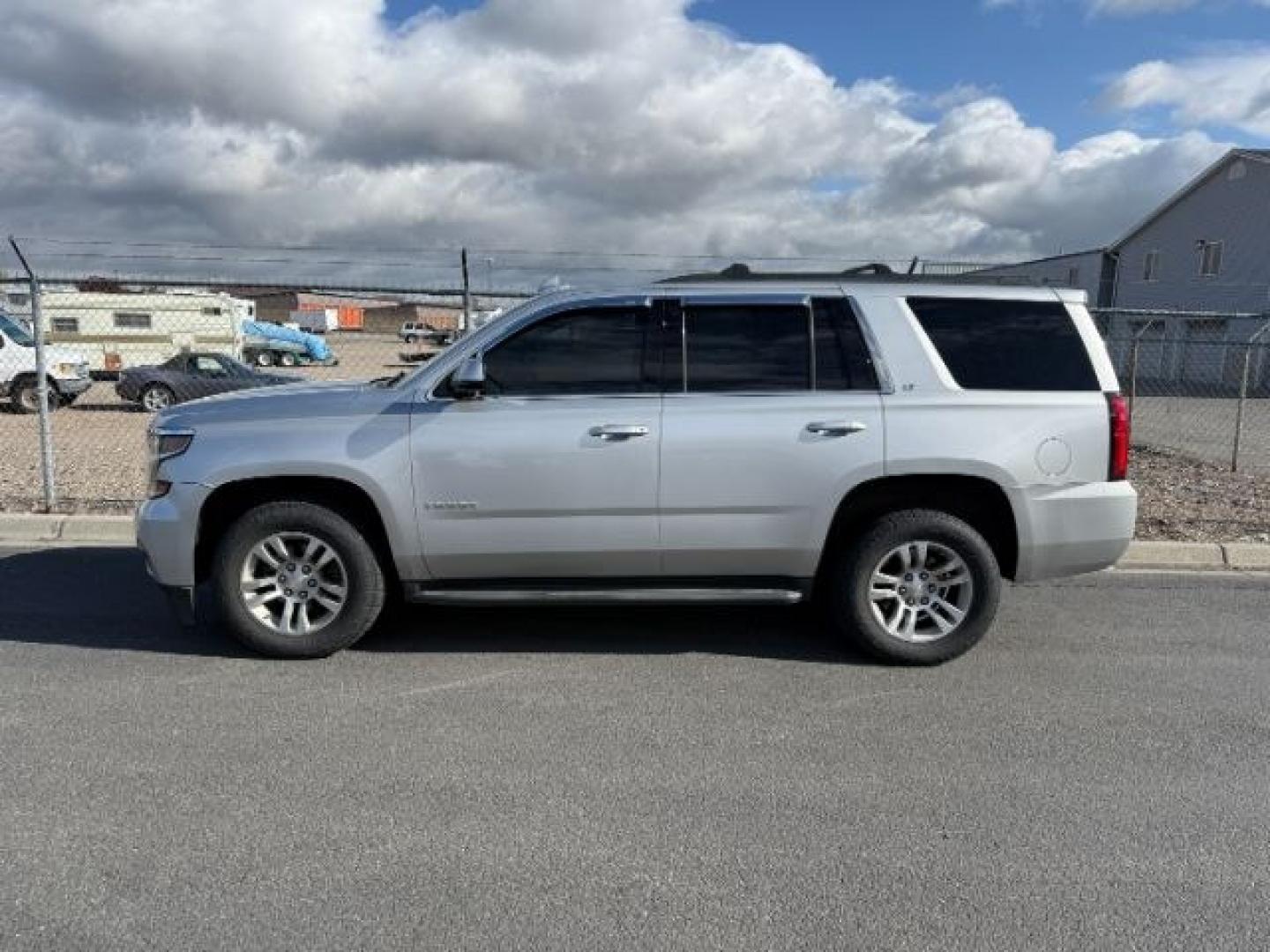2017 Silver Ice Metallic /Jet Black/Dark Ash Chevrolet Tahoe (1GNSKBKCXHR) with an EcoTec3 53L V-8 gasoline direct injection engine, Automatic transmission, located at 1175 N Woodruff Ave, Idaho Falls, ID, 83401, 43.506901, -111.999657 - Photo#1