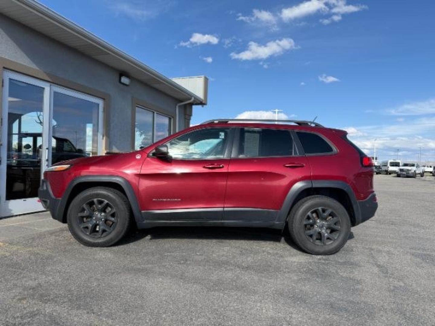 2015 MAROON /LEATHER Jeep Cherokee TRAILHAWK (1C4PJMBS4FW) with an 3.2 V6 engine, AUTOMATIC transmission, located at 1235 N Woodruff Ave., Idaho Falls, 83401, (208) 523-1053, 43.507172, -112.000488 - Photo#1