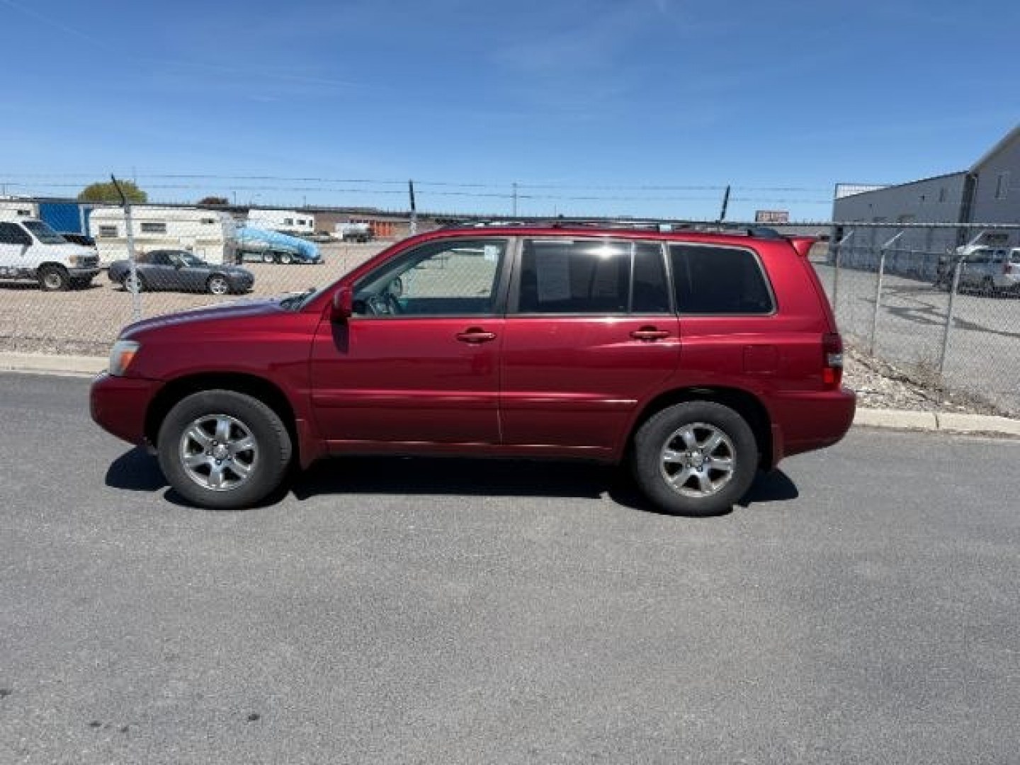 2007 RED /Ivory Toyota Highlander (JTEHP21A570) with an 33L V-6 DOHC engine, Automatic transmission, located at 1175 N Woodruff Ave, Idaho Falls, ID, 83401, 43.506901, -111.999657 - At Timberline Auto, finding a great deal on your next vehicle is always easy! Our experienced sales staff goal is to help find you the right vehicle at the right price! Our knowledgeable finance department has options for almost any credit score. We offer extended service contract options to prot - Photo#1