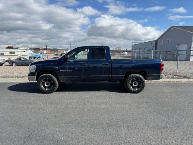 2007 BLUE /GREY Dodge Ram 1500 SLT (1D7HU18207S) with an HEMI Magnum 5.7L V-8 regular unleaded engine, AUTOMATIC transmission, located at 1235 N Woodruff Ave., Idaho Falls, 83401, (208) 523-1053, 43.507172, -112.000488 - At Timberline Auto, finding a great deal on your next vehicle is always easy! Our experienced sales staff goal is to help find you the right vehicle at the right price! Our knowledgeable finance department has options for almost any credit score. We offer extended service contract options to prot- Photo#1